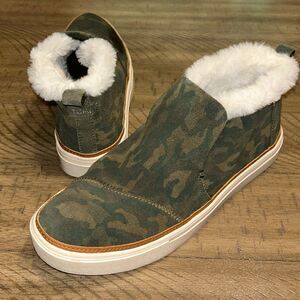Toms Green Camo Slip-On Shoes with White Fur Lining
